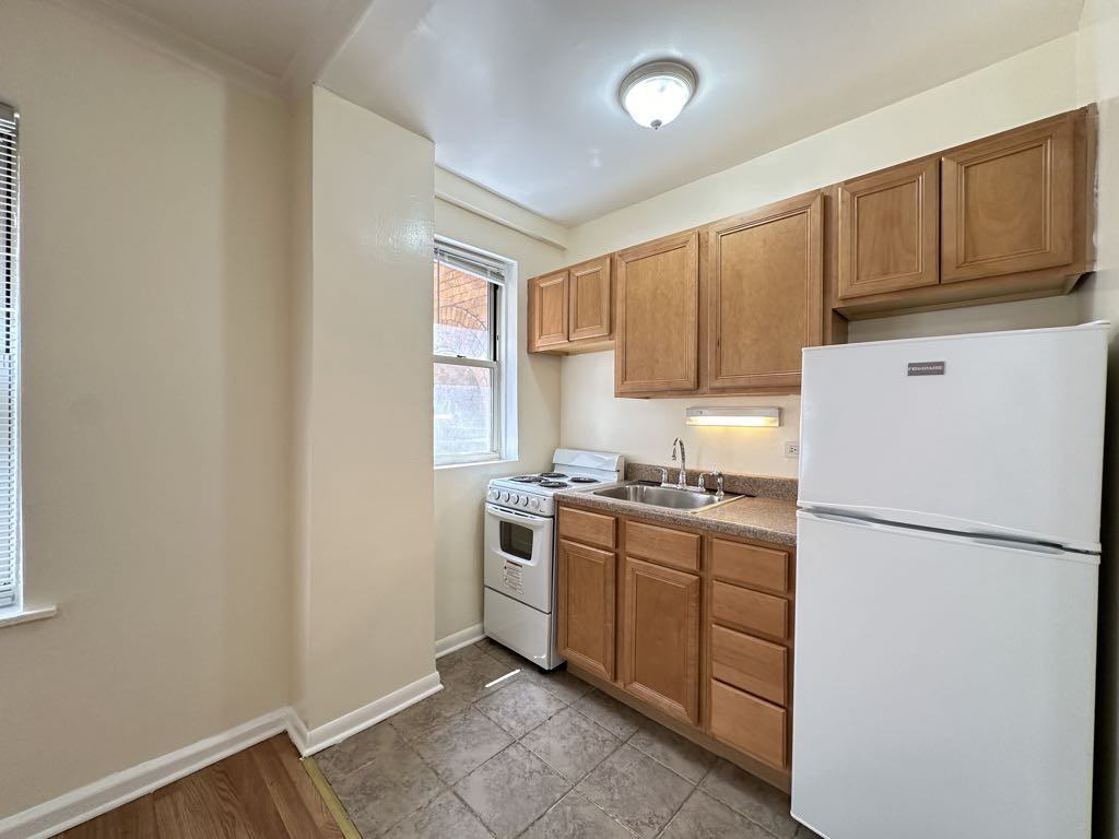 4521 N Malden St #101 - Photo 4 of 21
