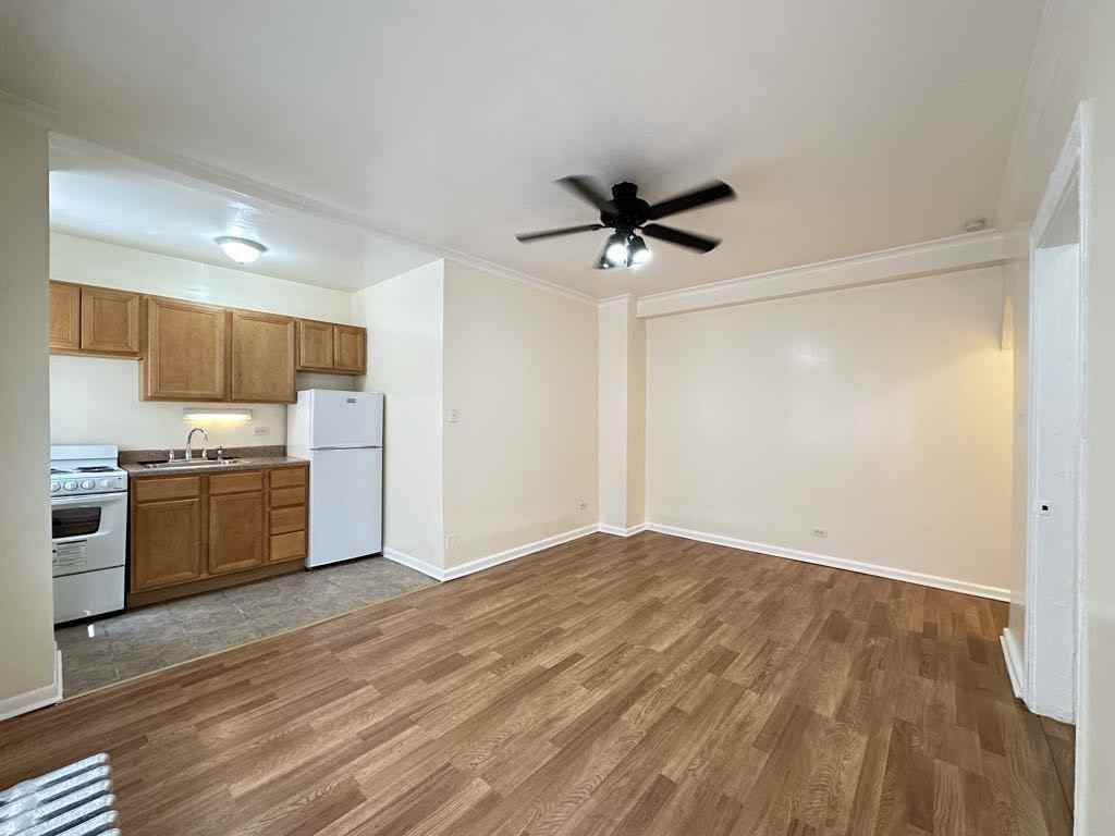 4521 N Malden St #101 - Photo 7 of 21