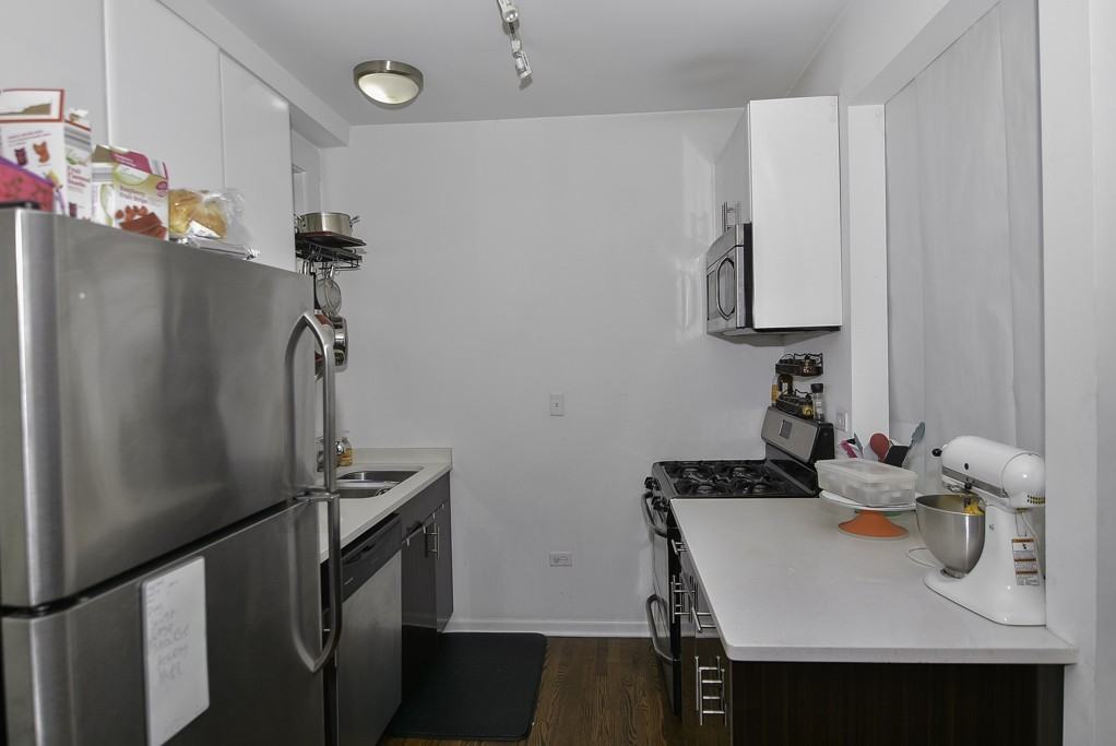 2101 W Fletcher St #CH1 - Photo 2 of 20