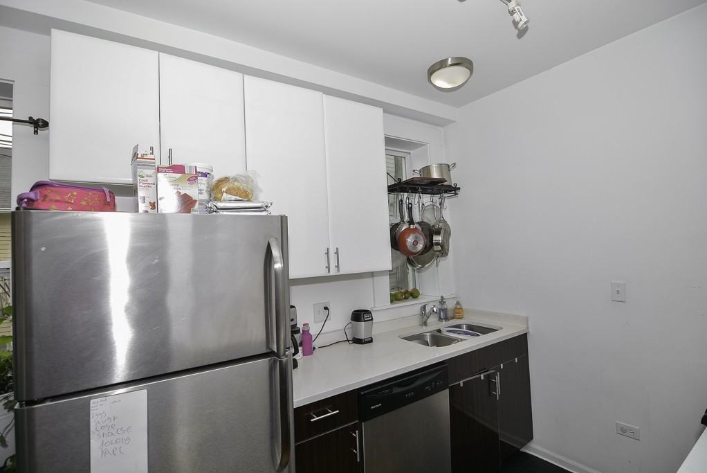 2101 W Fletcher St #CH1 - Photo 3 of 20