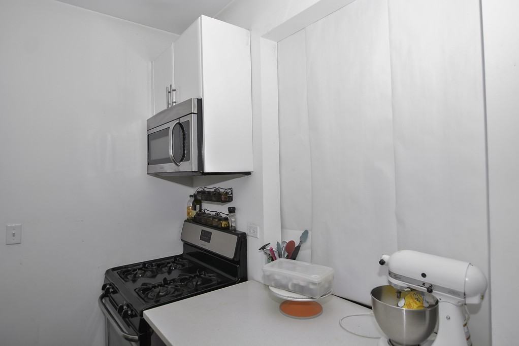 2101 W Fletcher St #CH1 - Photo 4 of 20
