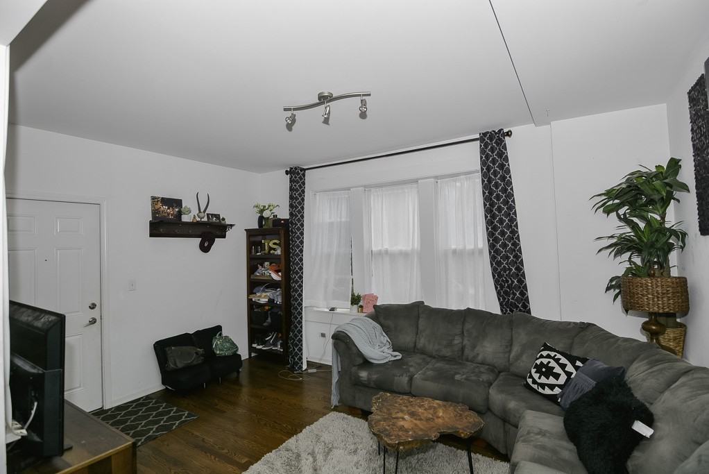 2101 W Fletcher St #CH1 - Photo 6 of 20