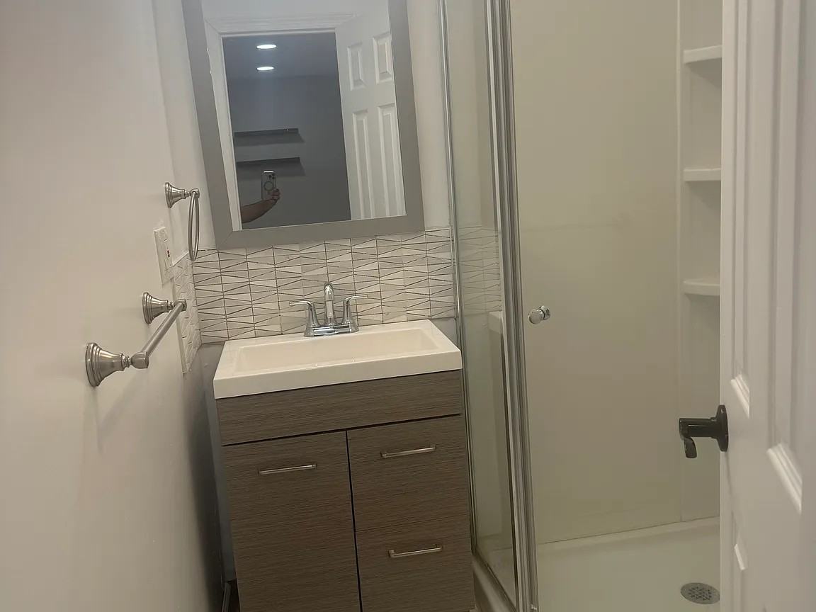 756 Bohemia Parkway - Photo 5 of 6