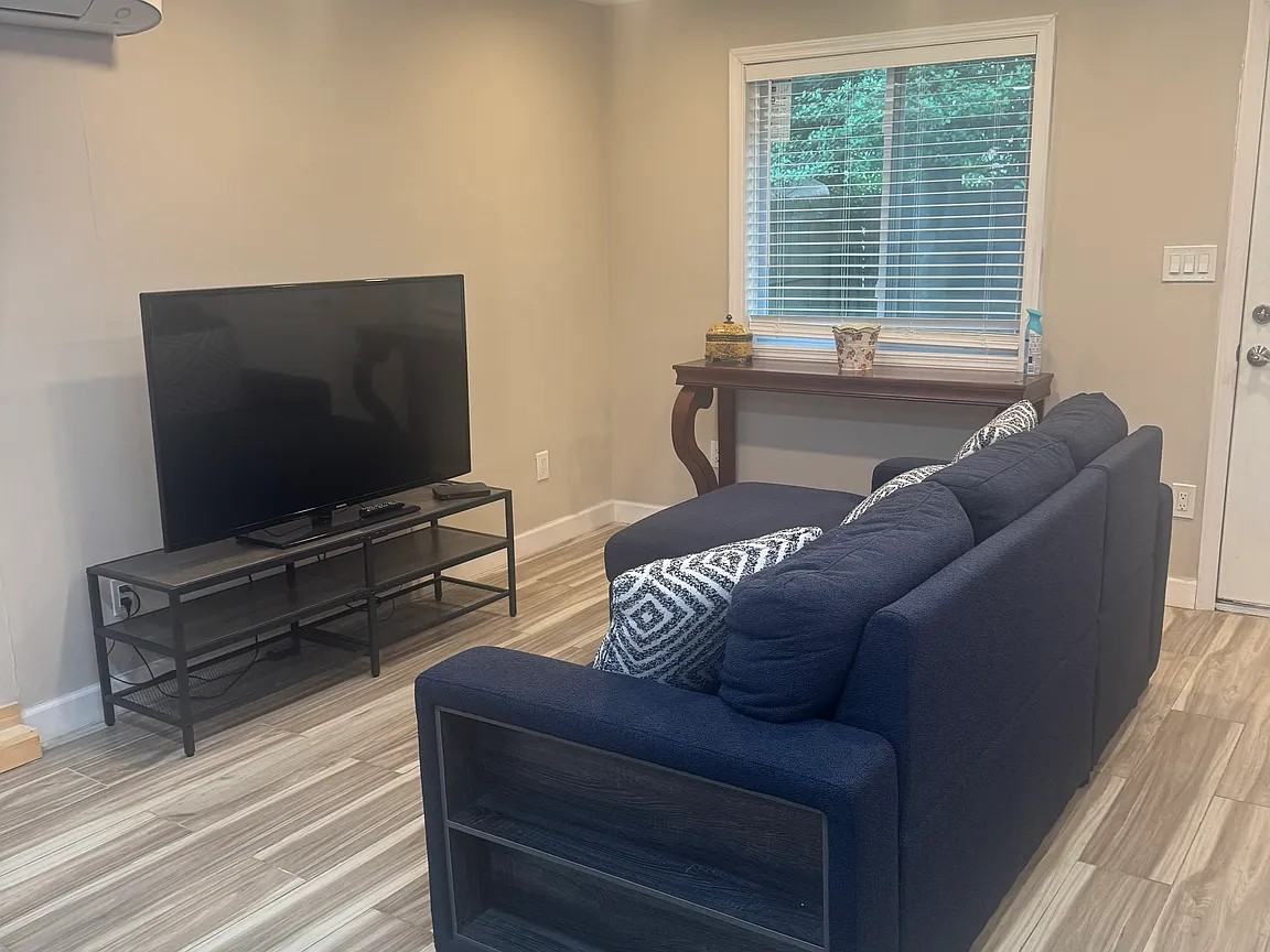 756 Bohemia Parkway - Photo 6 of 6