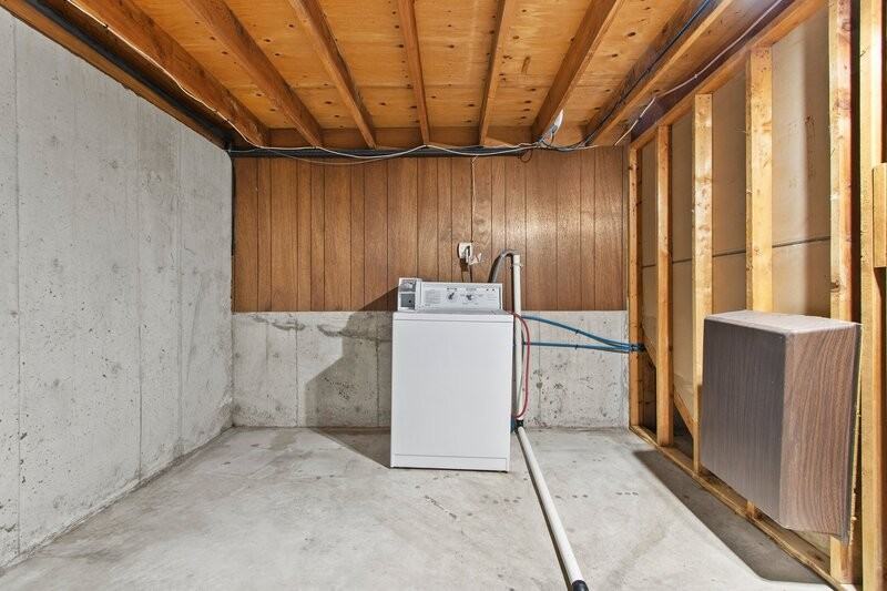 2394 Canter Ln - Photo 5 of 10