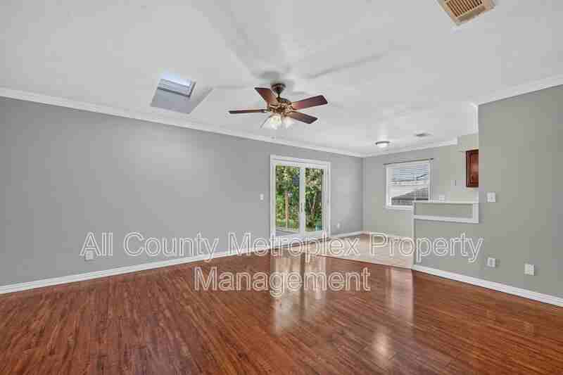 431 Malden Dr - Photo 3 of 12