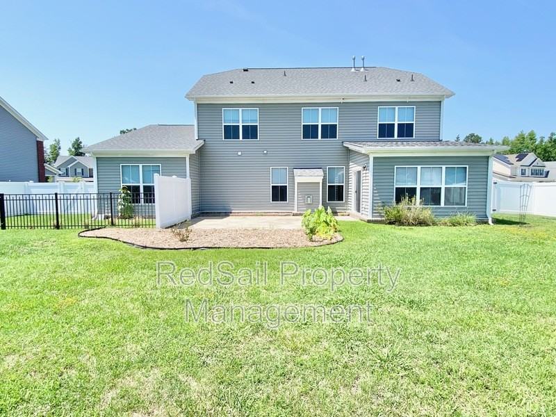 217 Manor Dr - Photo 2 of 3