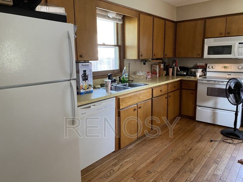 3828 79th St - Photo 4 of 10