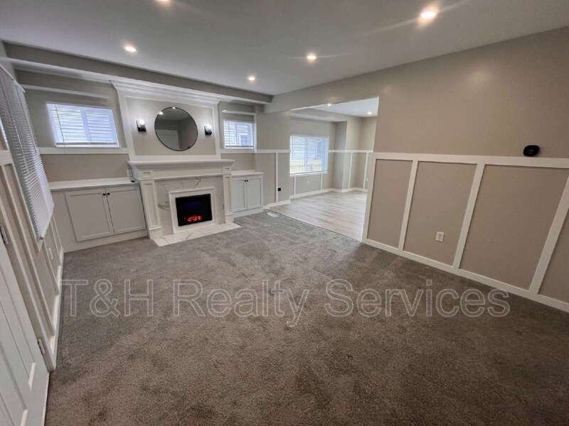 608 N Gray St - Photo 3 of 19