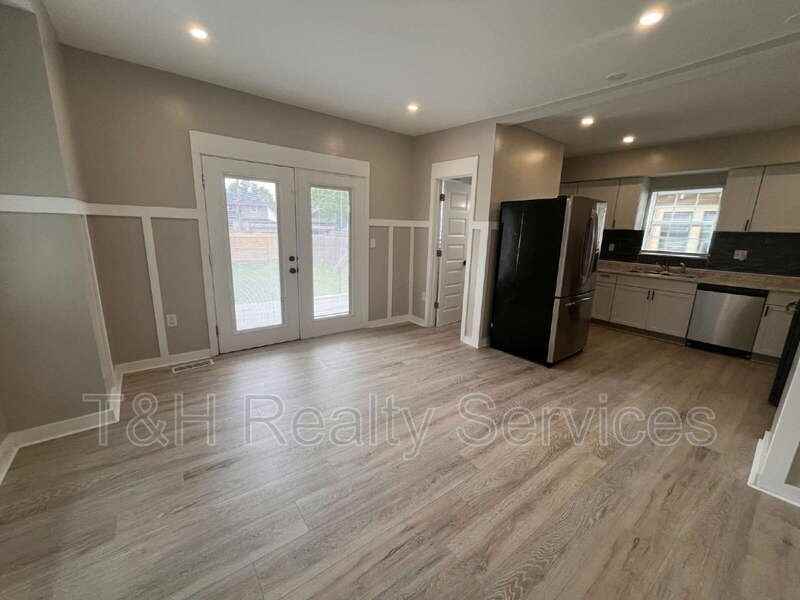 608 N Gray St - Photo 6 of 19