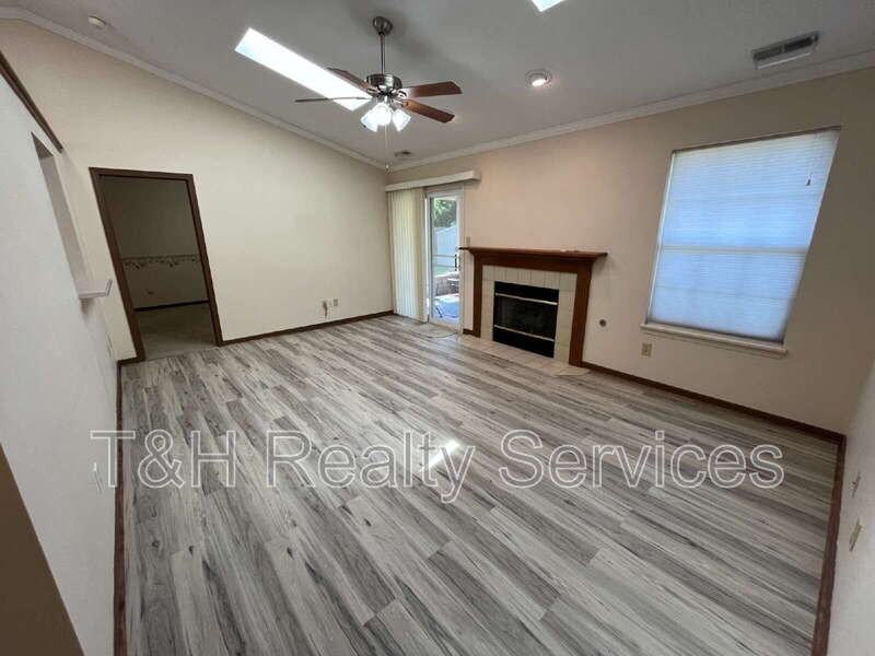 4 Village Pkwy - Photo 5 of 21
