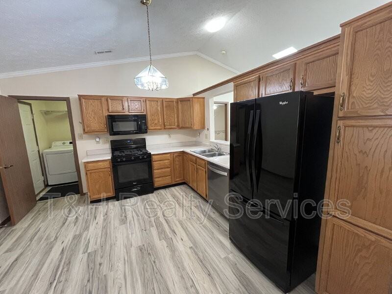4 Village Pkwy - Photo 6 of 21