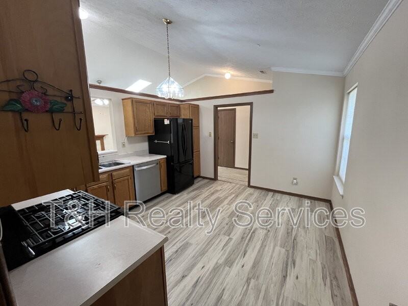 4 Village Pkwy - Photo 7 of 21