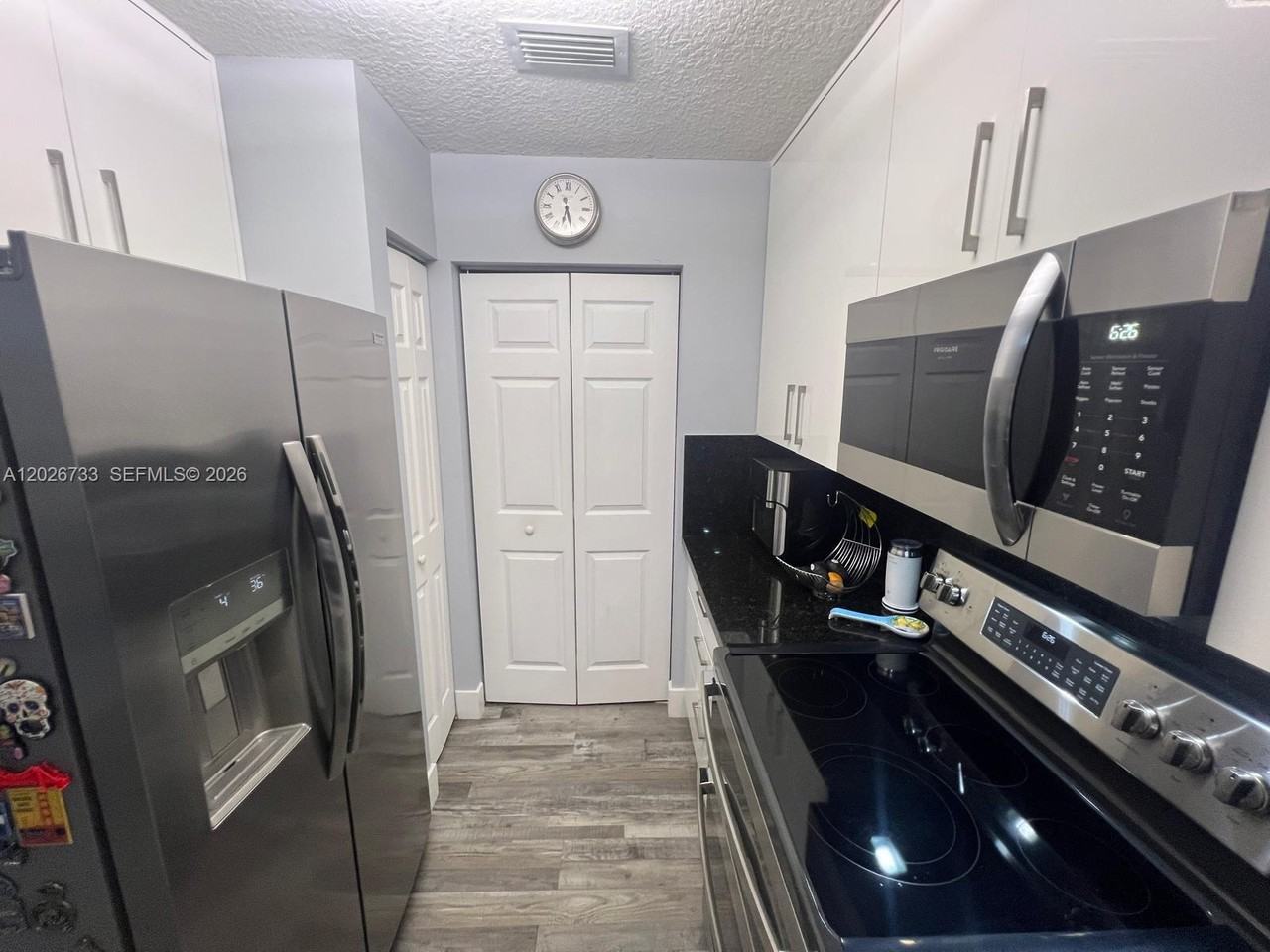 946 Southwest 143rd Avenue - Photo 5 of 15
