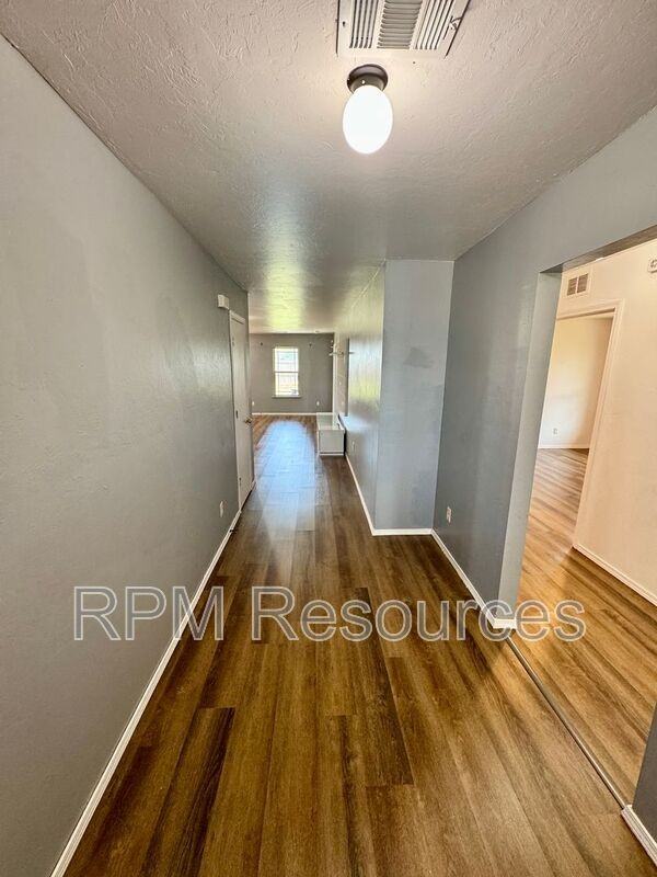 7404 Park Meadow Dr - Photo 5 of 27