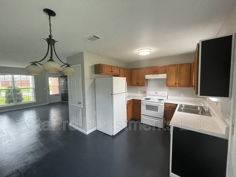 110 Village Pl - Photo 2 of 19