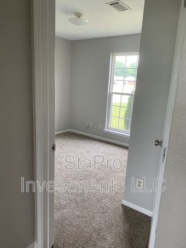 110 Village Pl - Photo 3 of 19