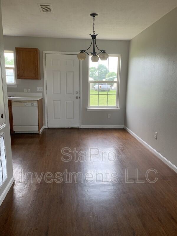 110 Village Pl - Photo 5 of 19