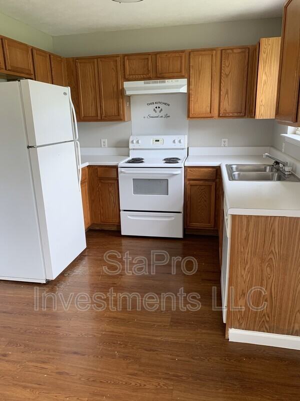 110 Village Pl - Photo 7 of 19