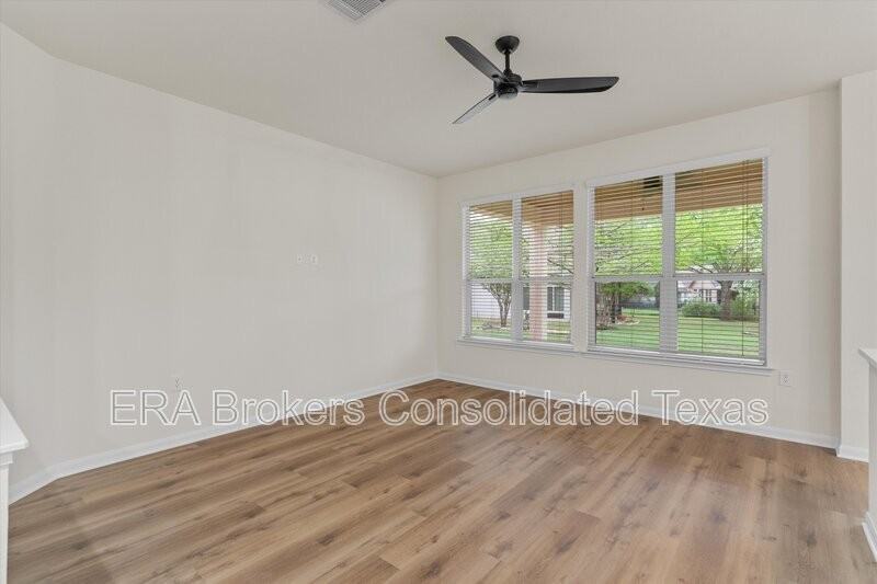 109 Anemone Cir - Photo 7 of 32