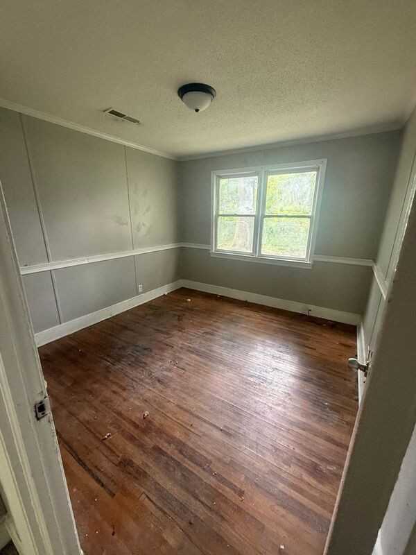 424 Loring Dr - Photo 5 of 8