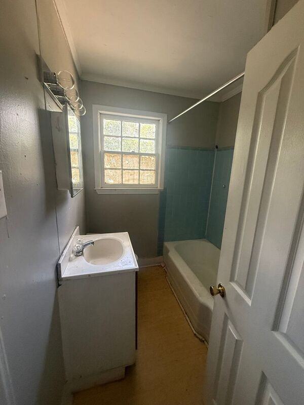 424 Loring Dr - Photo 6 of 8
