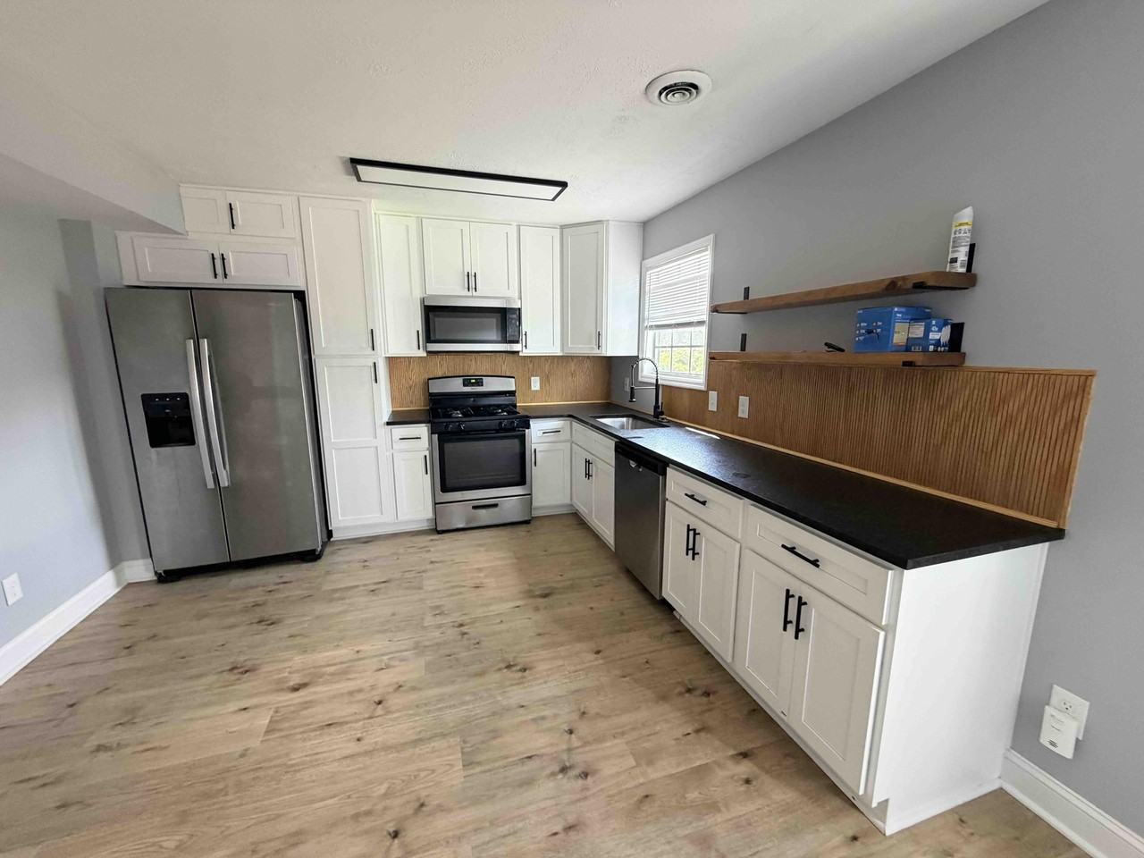 1022 Hillcrest Avenue - Photo 4 of 14