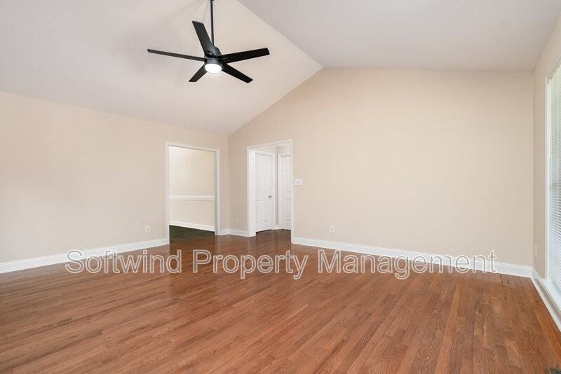 1803 Red Bird Cir - Photo 3 of 21