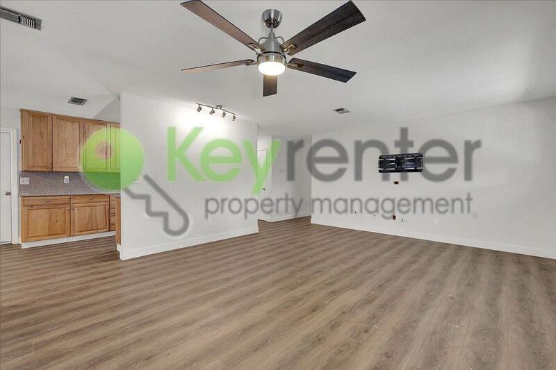 6140 Pinecreek Way - Photo 4 of 44