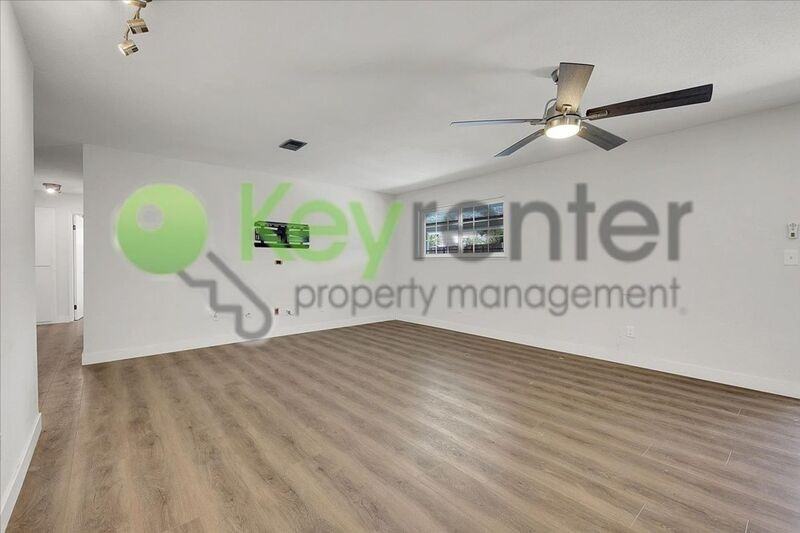 6140 Pinecreek Way - Photo 6 of 44