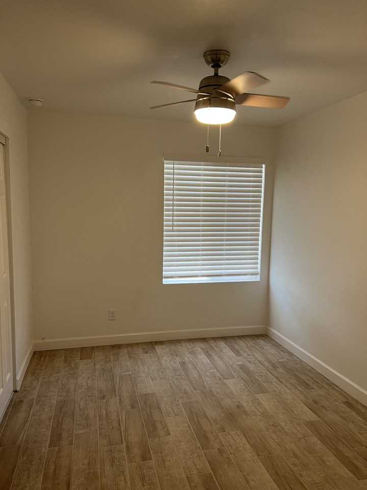 1531 // 1466 East Hedrick Drive - Photo 5 of 9