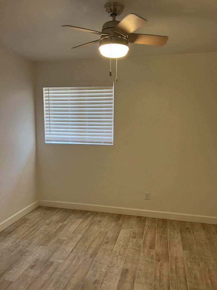 1531 // 1468 East Hedrick Drive - Photo 6 of 9