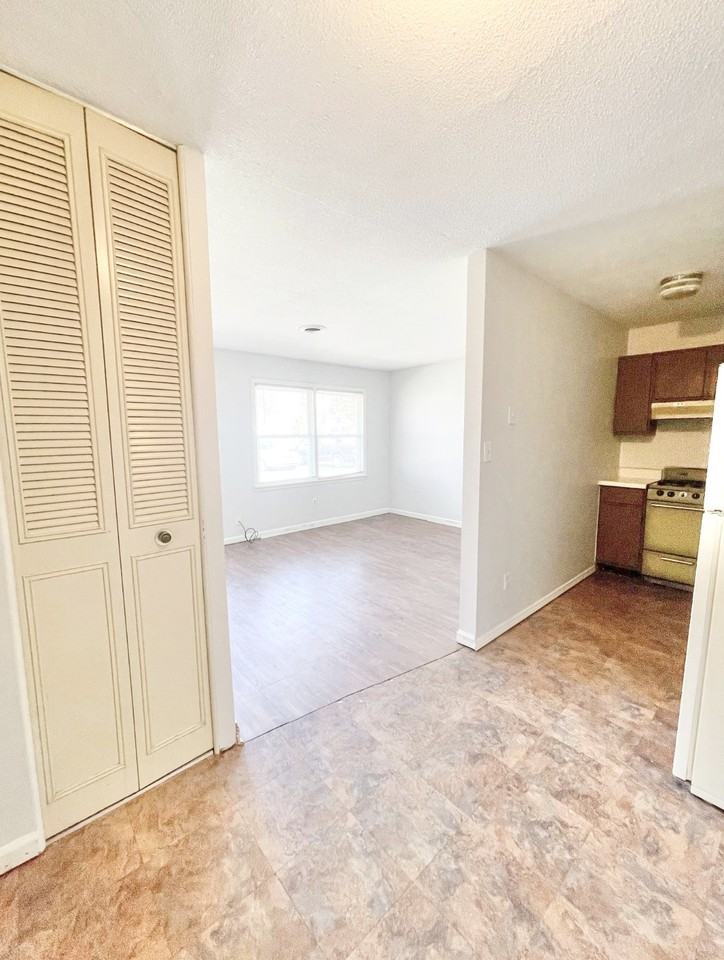 1721 Shawnee Drive - Photo 3 of 11