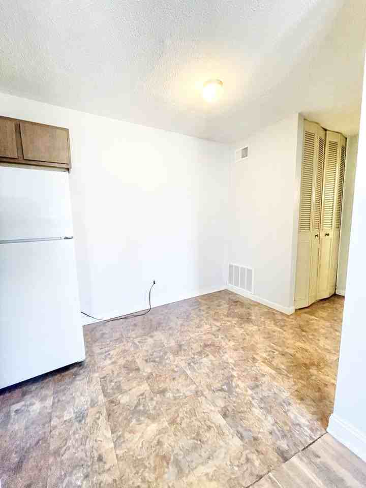 1721 Shawnee Drive - Photo 4 of 11