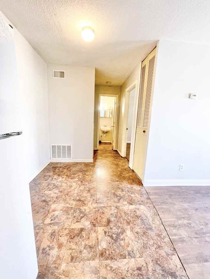 1721 Shawnee Drive - Photo 5 of 11