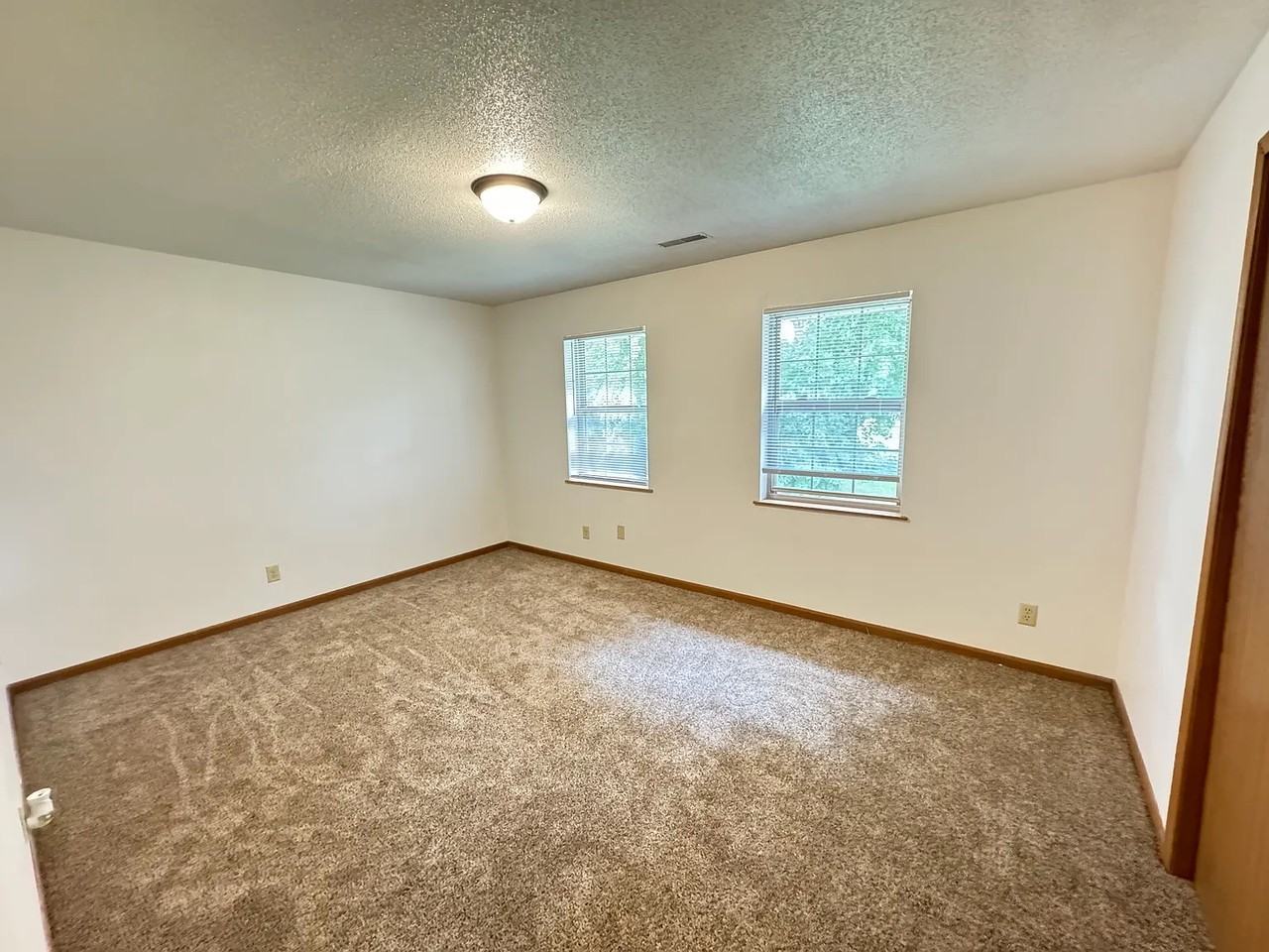 170 West Pioneer Road - Photo 7 of 13