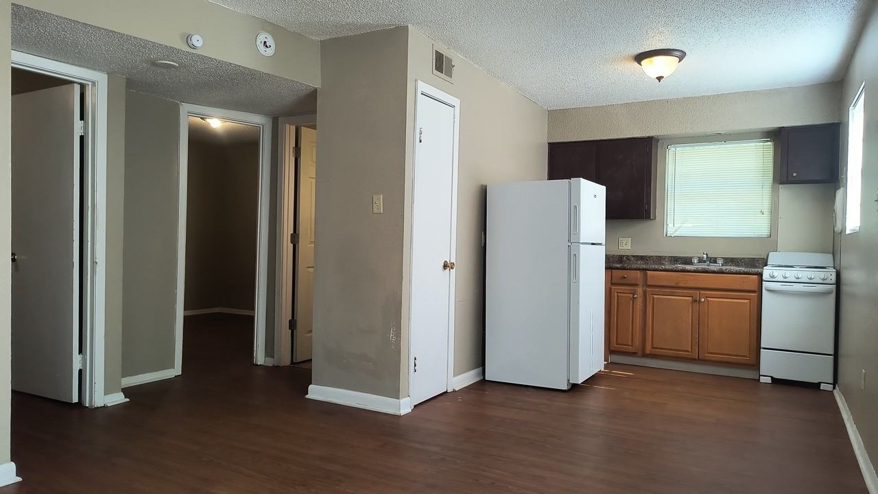 Elmwood Apartments - Photo 2 of 8