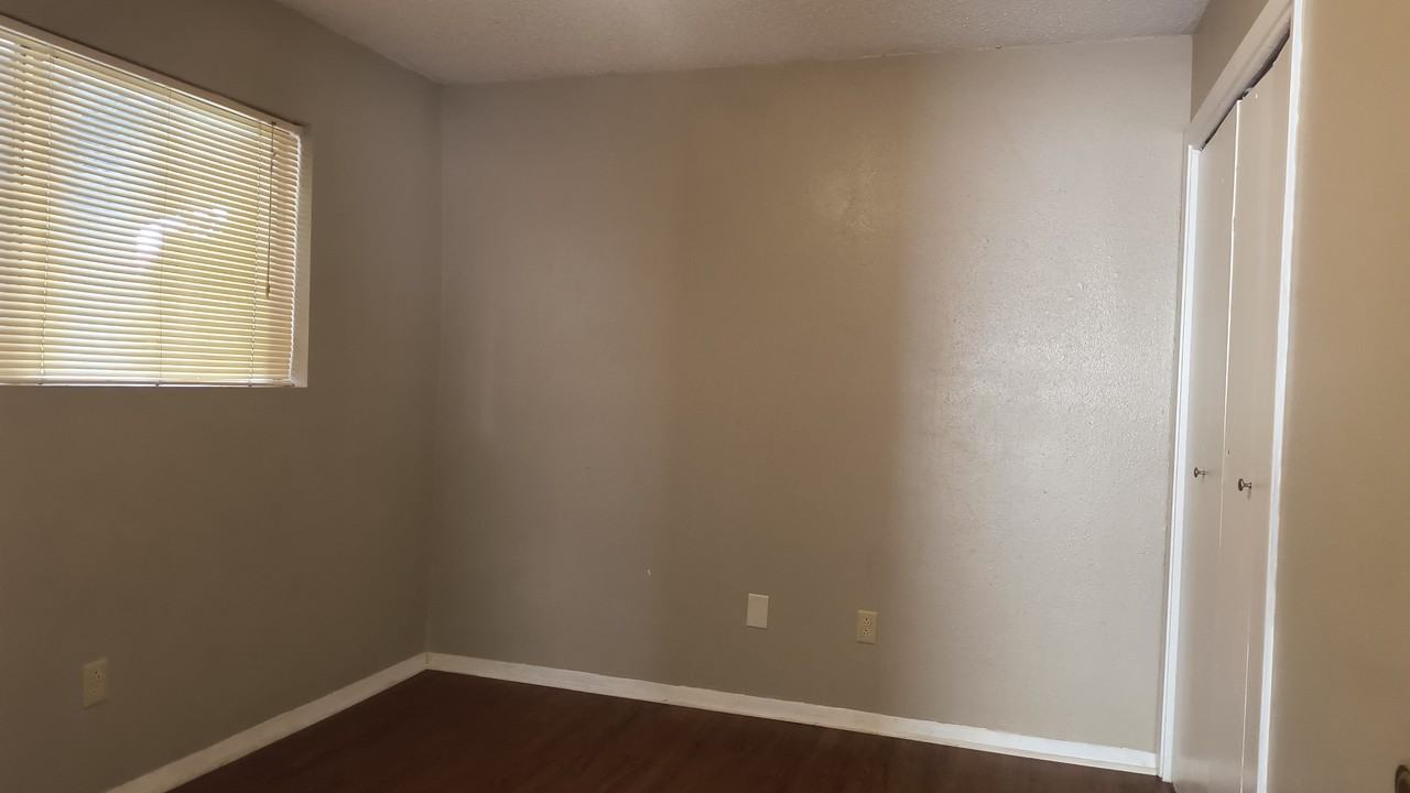 Elmwood Apartments - Photo 6 of 8
