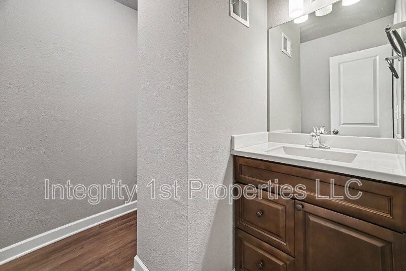 10510 Clubhouse Dr - Photo 4 of 27