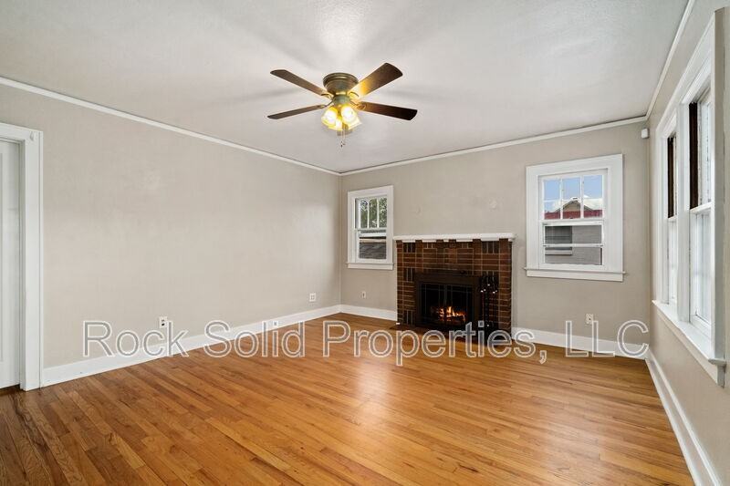 316 E 20th St - Photo 4 of 37
