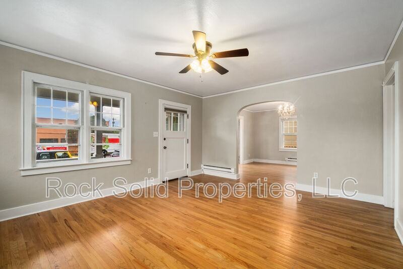 316 E 20th St - Photo 6 of 37