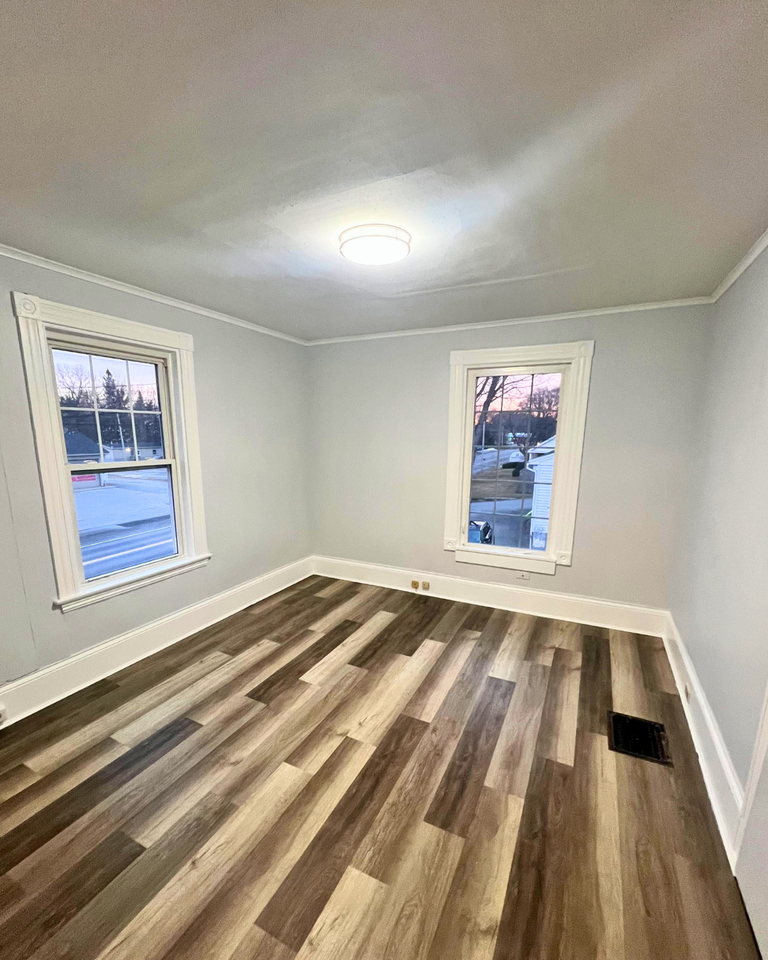 640 Main Road North - Photo 3 of 12