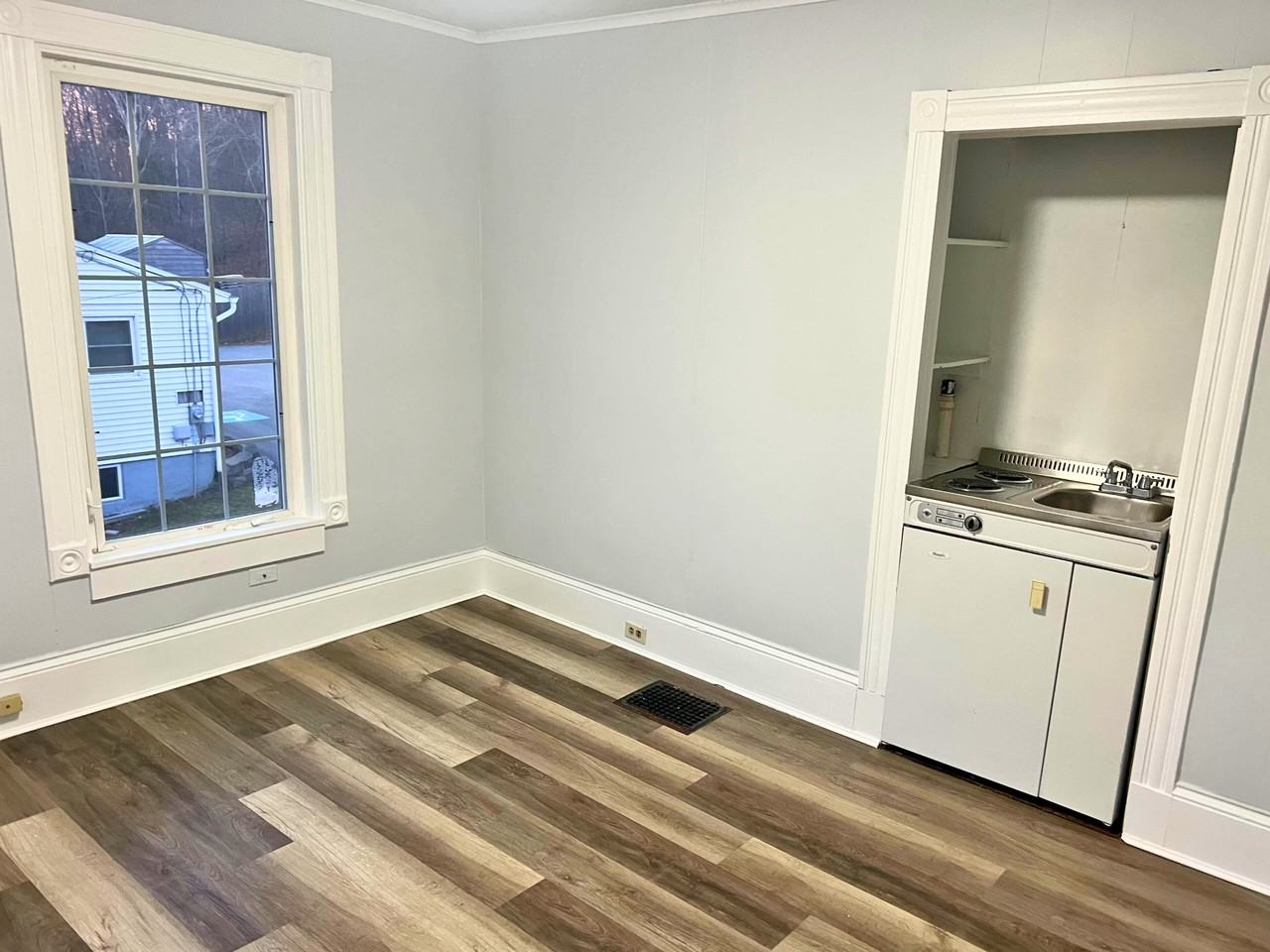 640 Main Road North - Photo 4 of 12