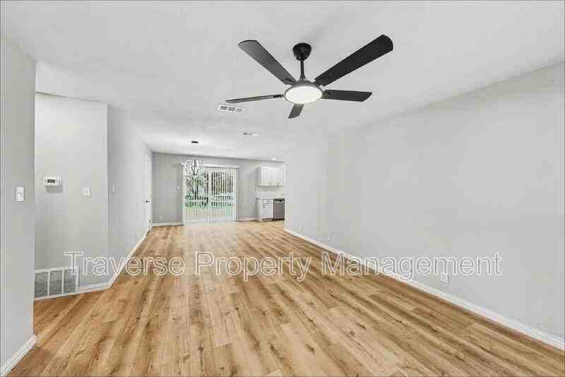 3716 Clotell Dr - Photo 4 of 23