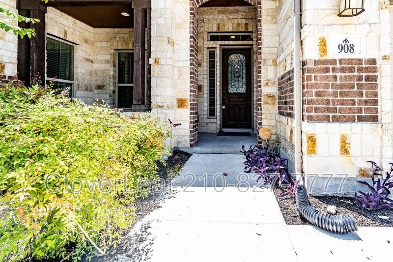908 Sussex Cv - Photo 4 of 47