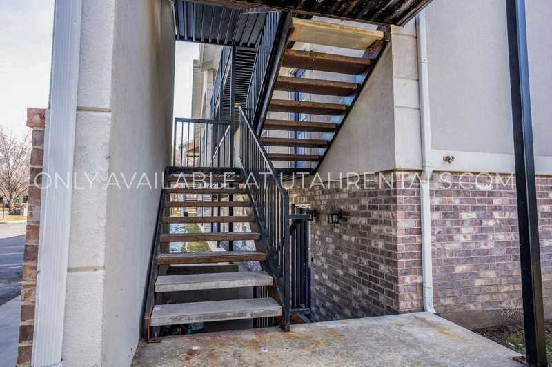 909 Nw #12 - Photo 3 of 17