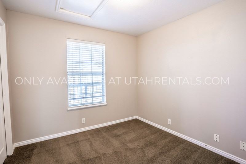 909 Nw #12 - Photo 6 of 17