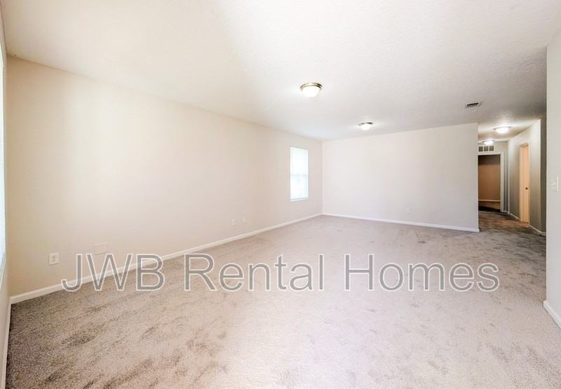 8630 Buttercup St - Photo 4 of 16