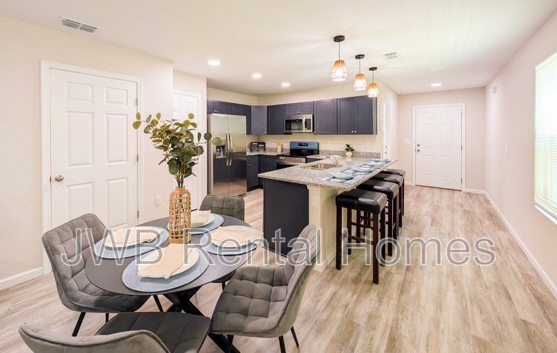 1284 Pangola Dr - Photo 4 of 21