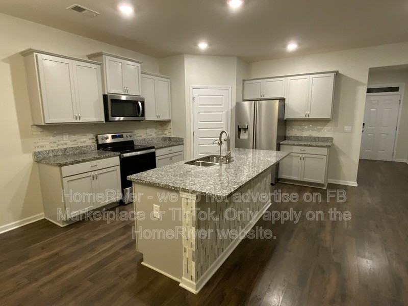 2215 Waycross Ln - Photo 2 of 31